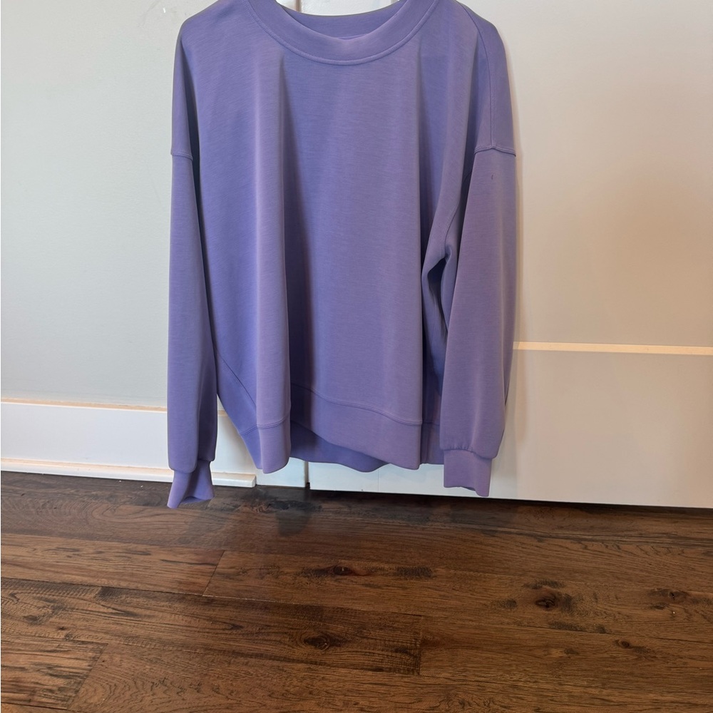 Woman’s lululemon softstreme crewneck pullover